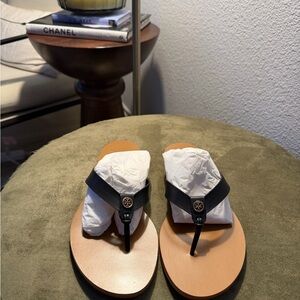 Tory Burch Black Leather Thong Sandals with Tan Footbed